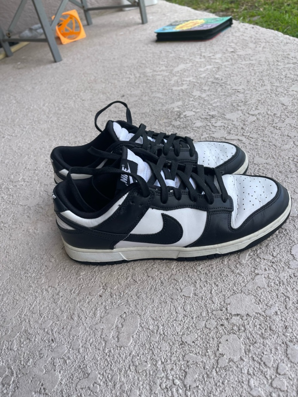 Nike Men's Black and White Low-Top Sneakers - Picture 2 of 6